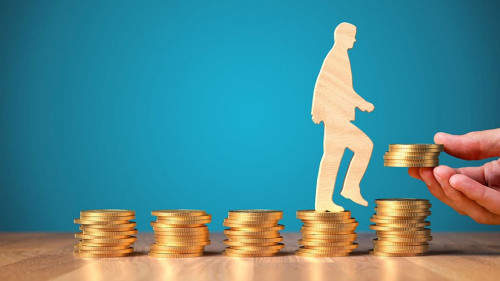 Mann-Muenzstapel-Hand-453576936-AS-jirsak