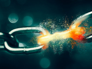 Kette-gesprengt-537398409-AS-sasun-Bughdaryan