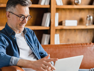 Mann-Couch-Laptop-498571882-AS-InsideCreativeHouse