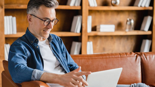 Mann-Couch-Laptop-498571882-AS-InsideCreativeHouse