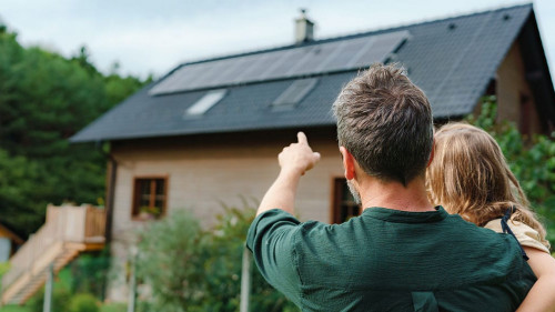 Vater-Tochter-Haus-533379641-AS-Halfpoint