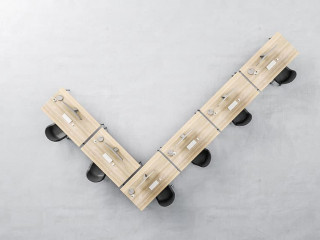 Tische-Haken-510531690-AS-Who-is-Danny