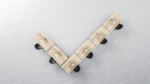 Tische-Haken-510531690-AS-Who-is-Danny