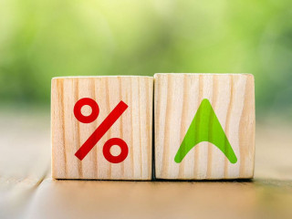 Wuerfel-Prozent-Pfeil-541464211-AS-Puttachat