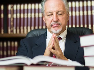 Anwalt-Buecher-247442777-AS-Minerva-Studio