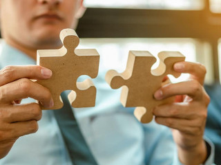 Anzugtraeger-Puzzle-437221388-AS-SMEEitz