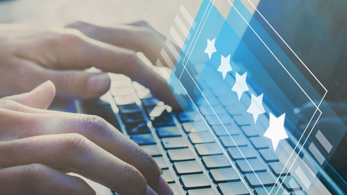 Haende-Laptop-Sterne-392432837-AS-Song-about-summer