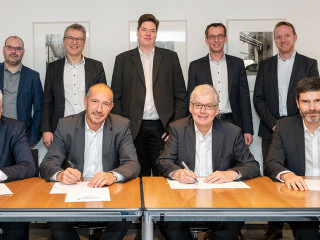 Vertragsunterzeichnung-2022-Continentale-adesso