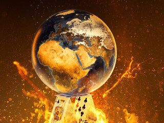 Erde liegt auf brennendem Kartenhaus