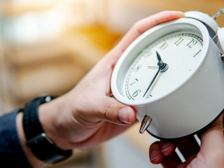 Mann-Wecker-272756012-AS-zephyr-p