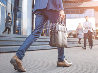 Anzugtraeger-Tasche-340250795-AS-Gorodenkoff