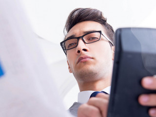 Anzugtraeger-Taschenrechner-352635668-AS-Elnur