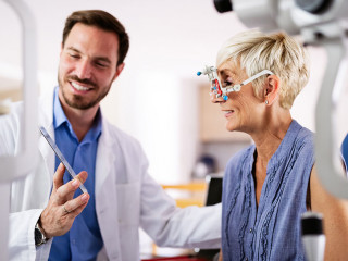 Augenarzt-320727561-AS-NDABCREATIVITY