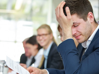 Geschäftsmann mit Burnout in Business Meeting
