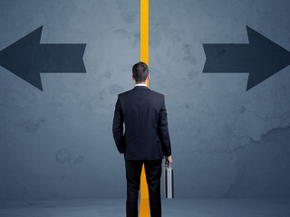 Anzugtraeger-Pfeile-199128132-AS-ra2-studio