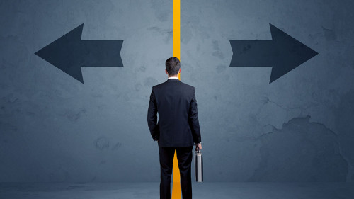 Anzugtraeger-Pfeile-199128132-AS-ra2-studio