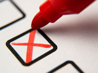 Kaestchen-Rotstift-518512091-AS-Grustock