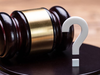 Richterhammer-Fragezeichen-292433730-AS-Andrey-Popov