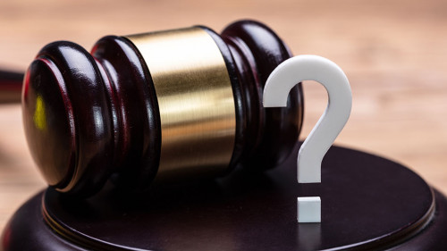 Richterhammer-Fragezeichen-292433730-AS-Andrey-Popov