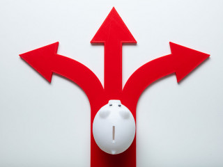 Sparschwein-Pfeile-288274297-AS-Andrey-Popov