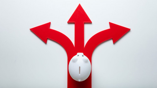 Sparschwein-Pfeile-288274297-AS-Andrey-Popov