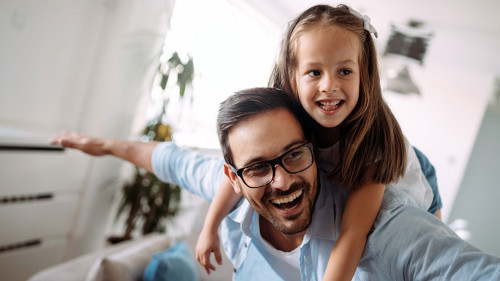 Mann-Tochter-234239411-AS-NDABCREATIVITY