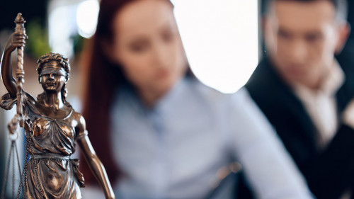 Iustitia-Paar-196419443-AS-freeograph