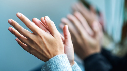 Beifall-391429990-AS-Farknot-Architect