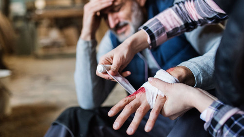 Handwerker-Unfall-206063276-AS-Halfpoint