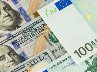 Dollar-Euro-432333867-AS-axynia