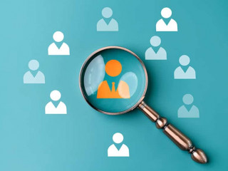 Lupe-Koepfe-516251628-AS-Looker-Studio