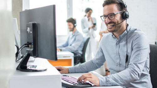 Mann-Callcenter-194120492-AS-Bojan