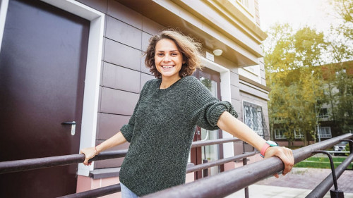 Frau-Haus-171834170-AS-olezzo