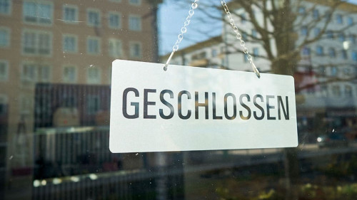 Geschlossen-Schild-203587804-AS-Heiko-Kueverling