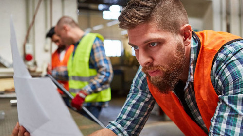 Facharbeiter-Plan-428114446-AS-Robert-Kneschke