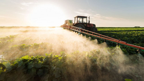 Traktor-Duenger-244021725-AS-Dusan-Kostic