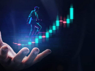 Hand-Anzugtraeger-Candlesticks-548178284-AS-ProstoSvet