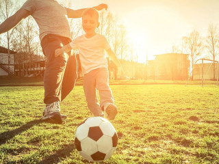 Vater-Sohn-Ball-183282621-AS-Andrii-IURLOV