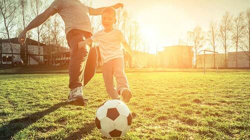 Vater-Sohn-Ball-183282621-AS-Andrii-IURLOV