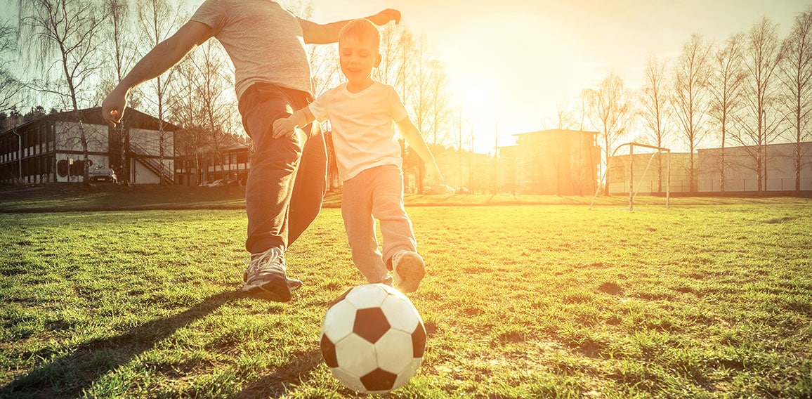 Vater-Sohn-Ball-183282621-AS-Andrii-IURLOV