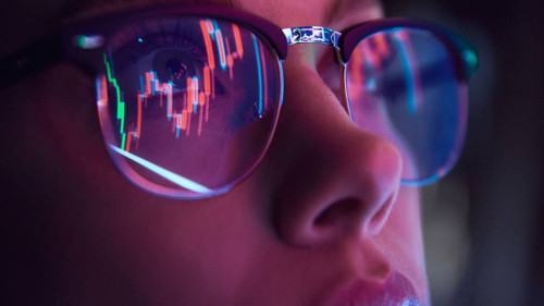 Frau-Brille-Aktienkurs-556988519-AS-master1305