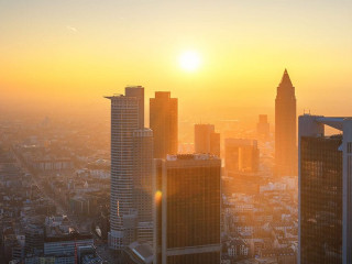 Frankfurt-Sonnenaufgang-210531549-AS-tichr