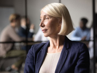 Frau-Buero-297112465-AS-fizkes