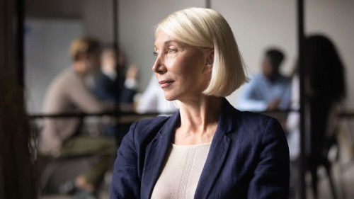 Frau-Buero-297112465-AS-fizkes