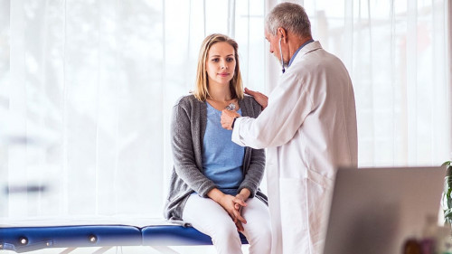 Arzt-Untersuchung-192329662-AS-Halfpoint