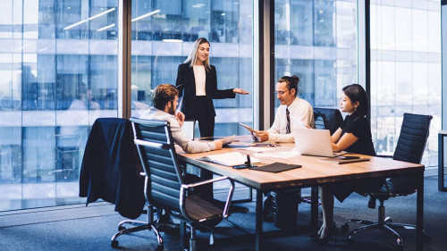 Office-Beratung-275650286-AS-BullRun