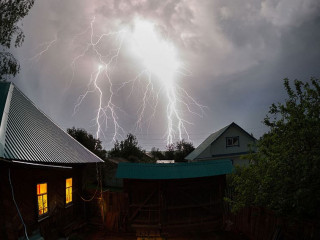 Haus-Gewitter-88896925-AS-Dudarev-Mikhail