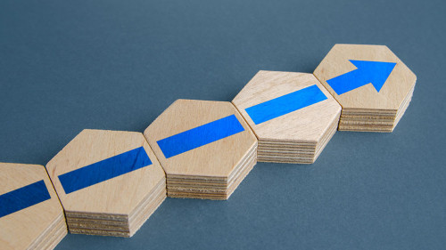 Pfeil-442227864-AS-Andrii-Yalanskyi