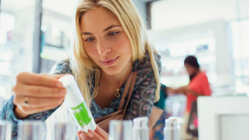 Frau-Einkauf-357303869-AS-Dan-Dalton-KOTO