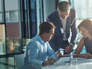 KollegInnen-563019691-AS-peopleimages-com